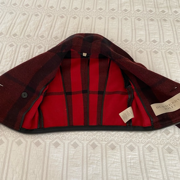 Authentic Burberry coat - Picture 9 of 10